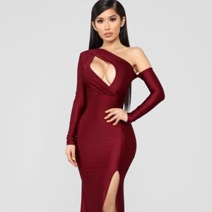 SOLD❗️Pretty Hurts burgundy dress